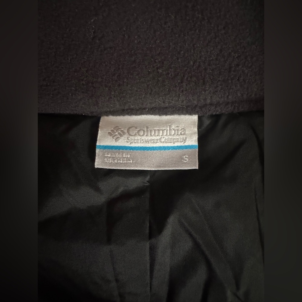 Women’s Black Columbia Puffer Vest - Picture 3 of 3